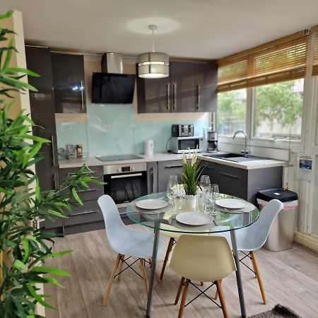 2 Bedrooms Flat In Great Location! Londra Exterior foto