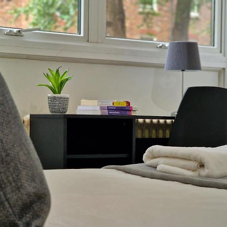 2 Bedrooms Flat In Great Location! Londra Exterior foto