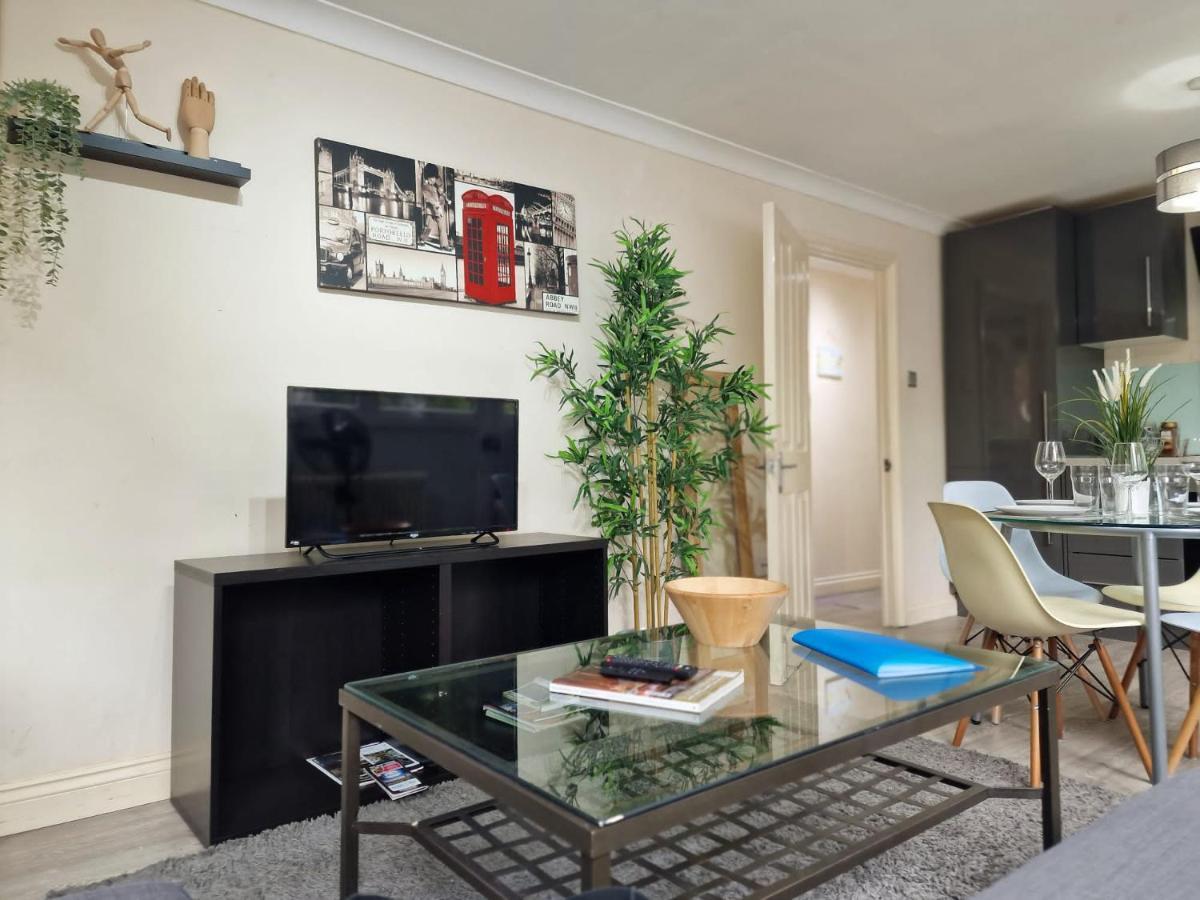 2 Bedrooms Flat In Great Location! Londra Exterior foto
