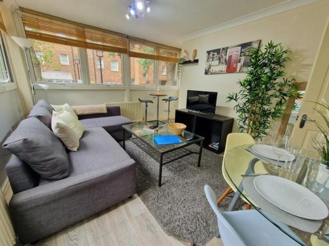2 Bedrooms Flat In Great Location! Londra Exterior foto