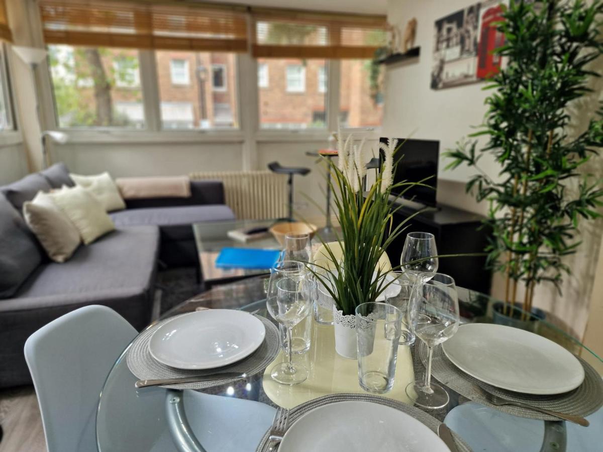 2 Bedrooms Flat In Great Location! Londra Exterior foto