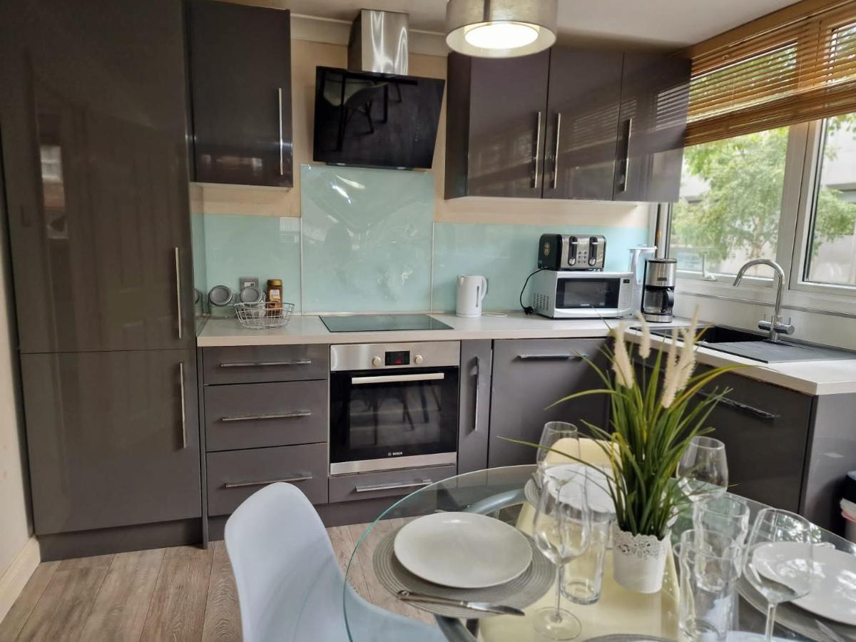 2 Bedrooms Flat In Great Location! Londra Exterior foto